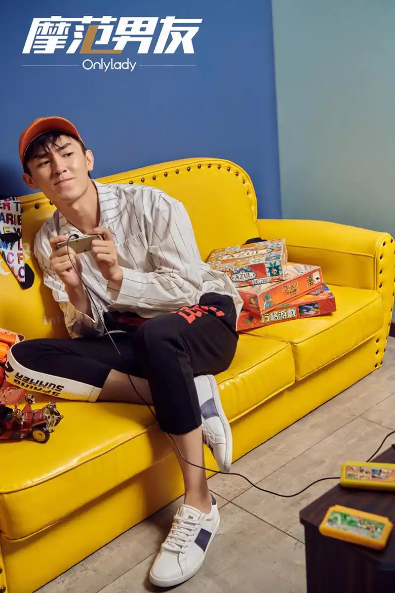 杨旭文最新写真曝光 化身电玩小子"另类宅"