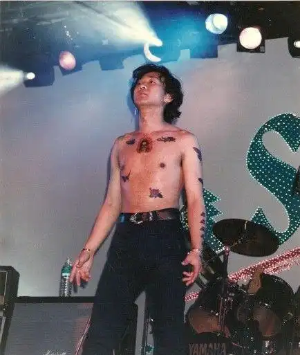 黄家驹50岁冥寿胞弟黄家强微博表达思念