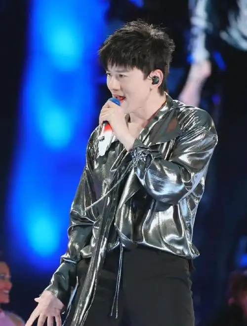 怎么帅成这样了张杰