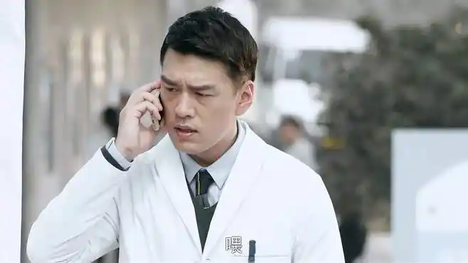 守婚如玉:老婆胃出血昏迷,老公却在姘头这里,恋恋不舍不肯离开-影视综