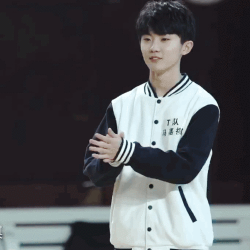 这么长时间过去了小风搓手的习惯还是没有变