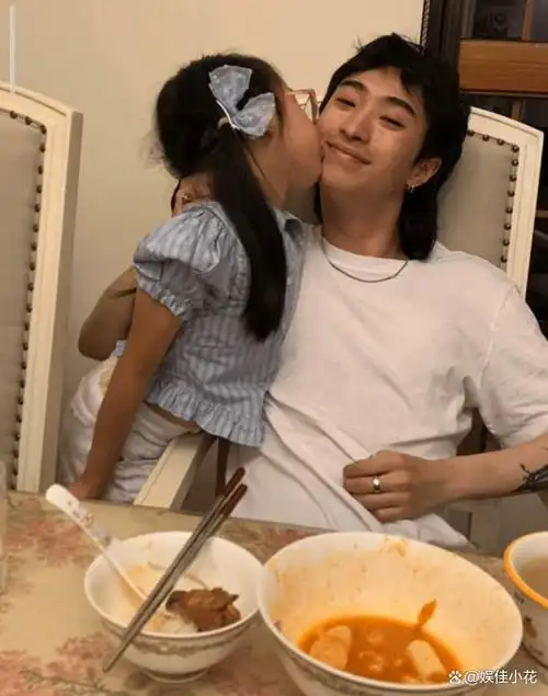 伊能静儿童节晒女儿,8岁米粒遗传爸爸秦昊高个子,越长越漂亮