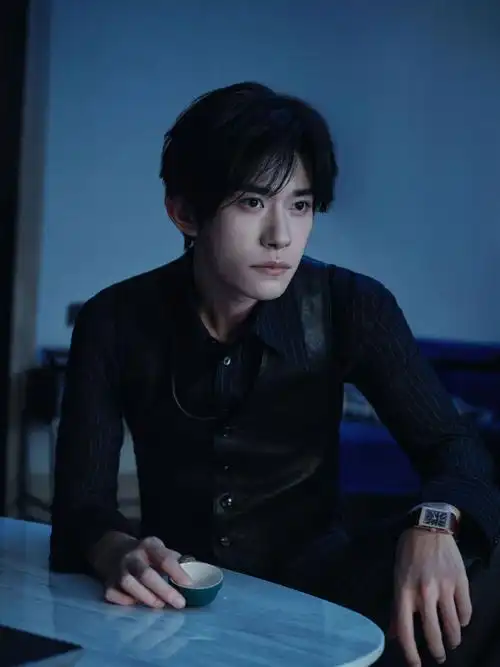 bazaar icons#时间之旅将启,静待@tfboys-易烊千玺随风暖昼长的夏日