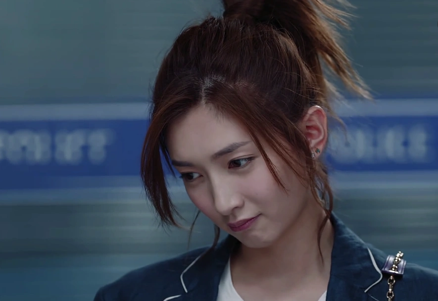 靳东江疏影《恋爱先生》剧照,靳东时尚情场高手,江疏影表情丰富