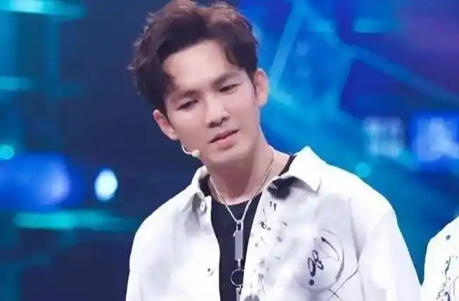 原创原创街舞3队长钟汉良按年龄他可以当王一博的爸吹爆他颜值