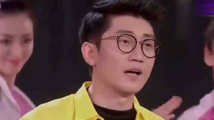 歌曲《为爱疯狂》,金志文带有一种独特的嘶哑,却又不失质感