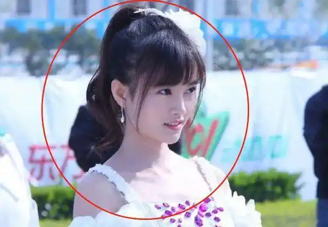 鞠婧祎出道早期照曝光颜值已经美到路人谁还会质疑她整容