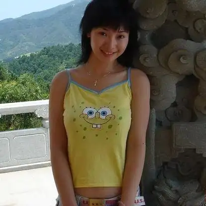 柳岩罕见旧照曝光毫无星味 再次被人们质疑整容