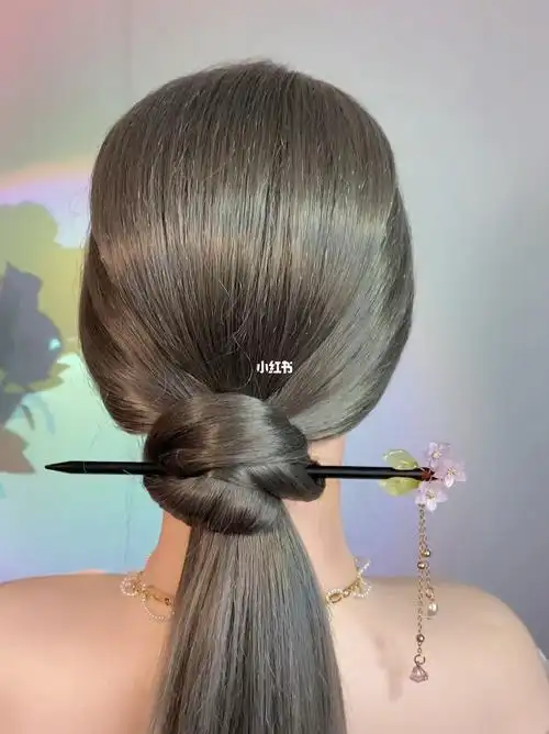 温婉发簪低马尾