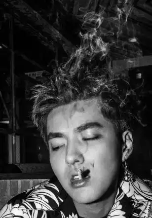 吴亦凡抽烟有点拽 时尚版图扩充登美国《flaunt》