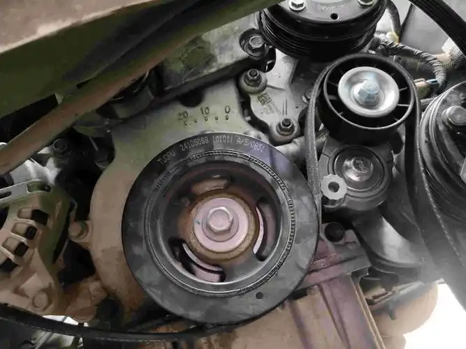 别克英朗gt发电机皮带怎么上