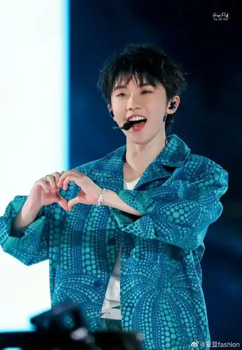 分享一些马嘉祺舞台神图,每一张都好绝@时代少年团队长-马嘉祺