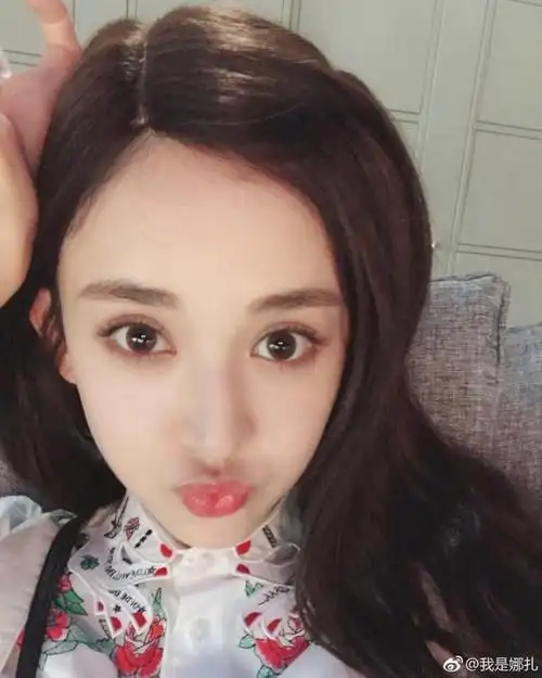 娜扎发文怀念长发飘飘的自己,自拍角度如此任性,长短都美