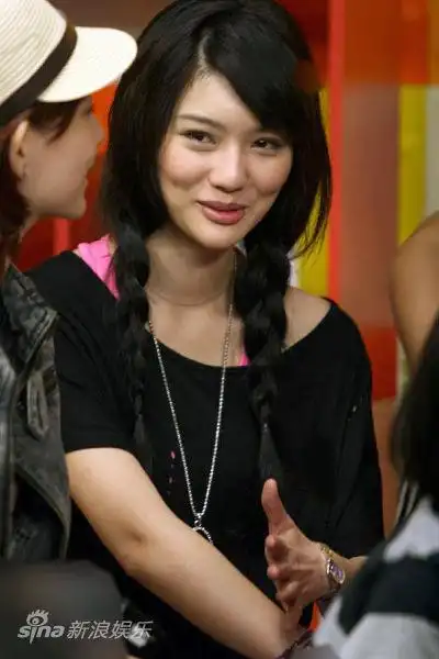 段林希唱酒吧月薪仅千元 沐奕杉参赛许飞支招