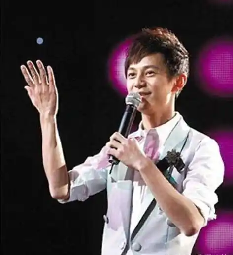 何炅第一次自黑不长,网友安慰他会长高_身高_男人_妻子