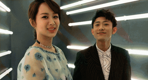 杨紫接下对赌任务?被曝签约周冬雨前公司带新人,杨幂也曾经历过