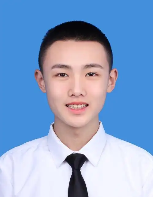 这个是在姑妈的强烈要求下刚刚剃了寸头.理发师阿姨说你长得有点帅哦!