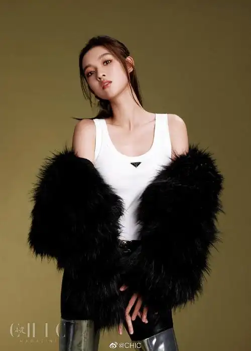 chic magazine#王玉雯超话@王玉雯uvin" 每个人不仅是他自身,他也是