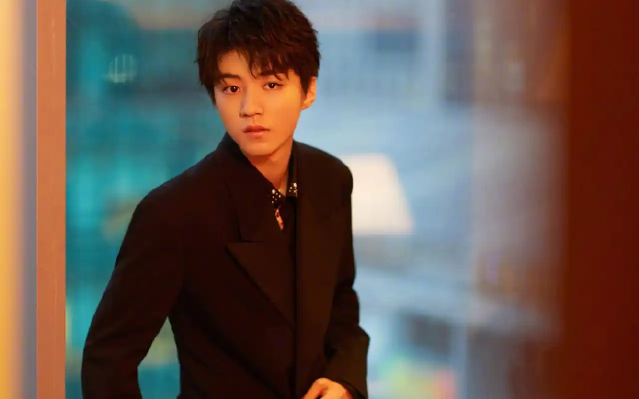 2019清新帅气王俊凯壁纸成熟气质的小凯