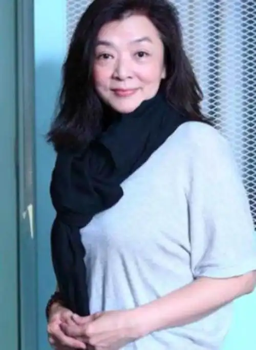 67陈玉莲小龙女(59岁小龙女陈玉莲近照曝光)_秀佬网