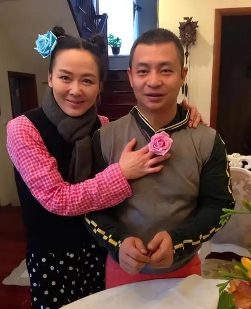 回顾影后李琳遭前夫家暴后离婚二嫁世界冠军过得如何