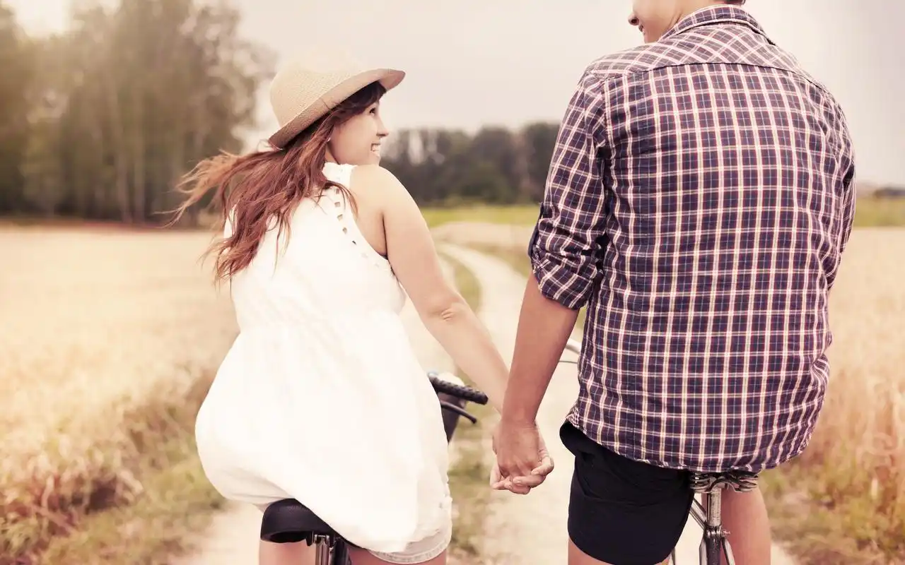 甜蜜情侣桌面高清壁纸