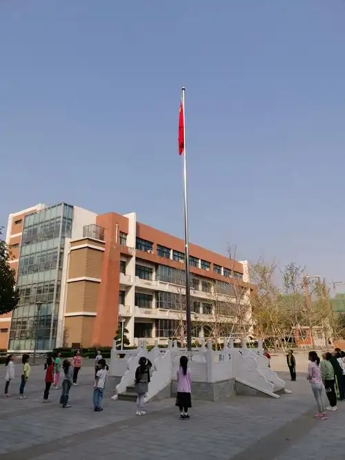 【钢城现代学校】向国庆70周年献礼—我和国旗合个影