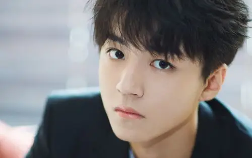 tfboys王俊凯帅气西服写真高清壁纸