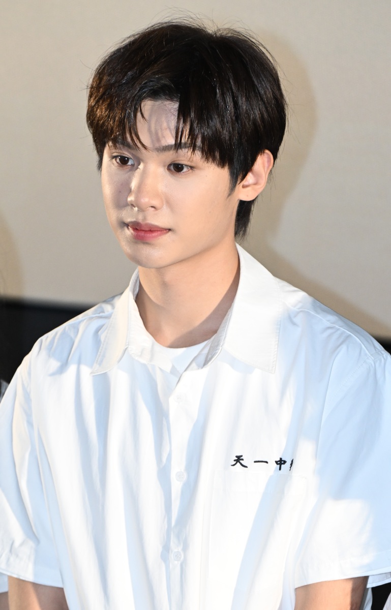 黄明昊这次在影视作品中演绎变态角色简直让人刮目相看!