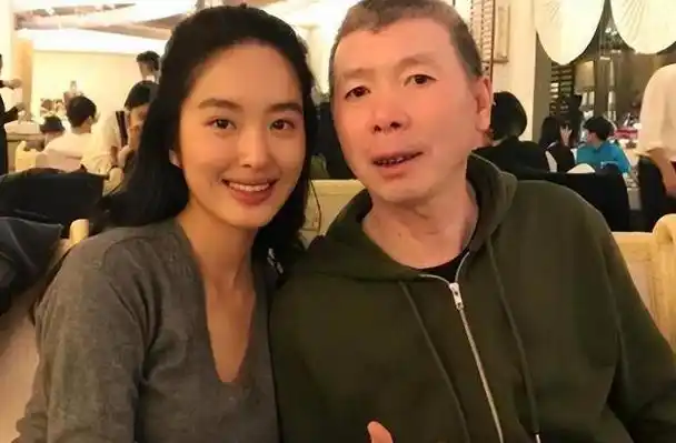 "清纯"杨采钰:抢走刘亦菲干爹,认爱大30岁金主,她在追求什么