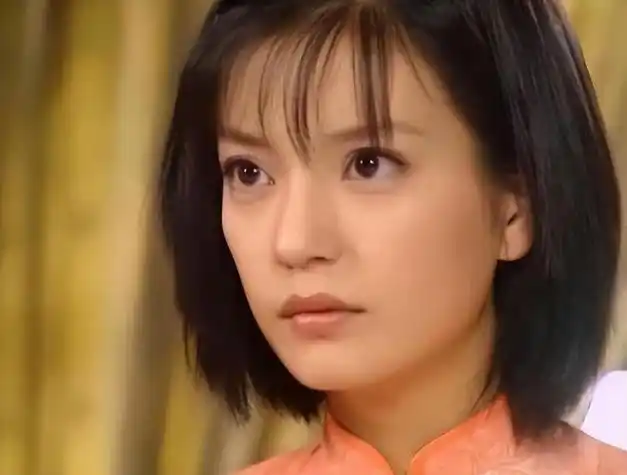 走上没有回头路的赵薇,如今再看她的处境,48岁的她后悔了吗?