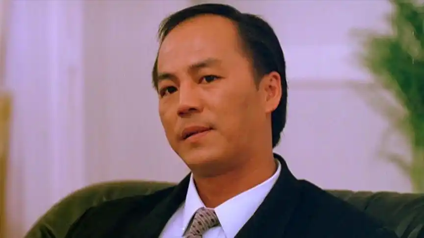 英雄本色:狄龙不愧是大哥,为获得信任,抬手就是给弟弟来两枪