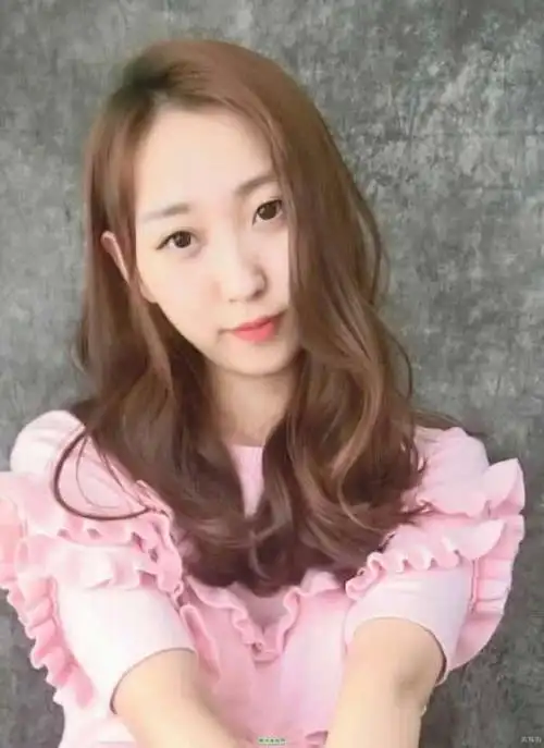 2017年最流行的女中长发发型 优雅文静的中长发造型