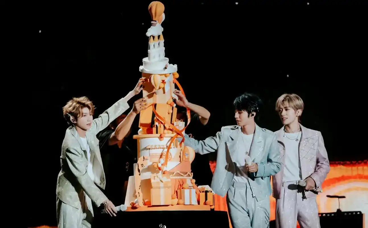 感谢蛋糕让我们看到鲜活的三小只#王俊凯王源易烊千玺 #十年之 - 抖音