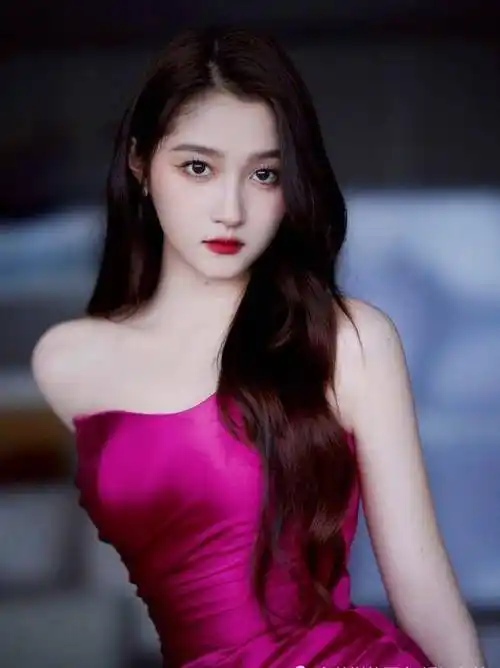 25岁关晓彤秀好身材,难怪网友都夸鹿晗艳福不浅,京圈公主名不虚传啊!