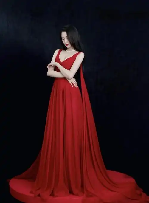 关晓彤白玉兰颁奖礼造型轻纱红裙高开叉精修图生图差别太大