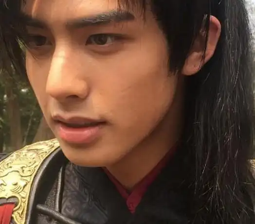 于正凤囚凰男主是谁?凤囚凰容止宋威龙发型图片