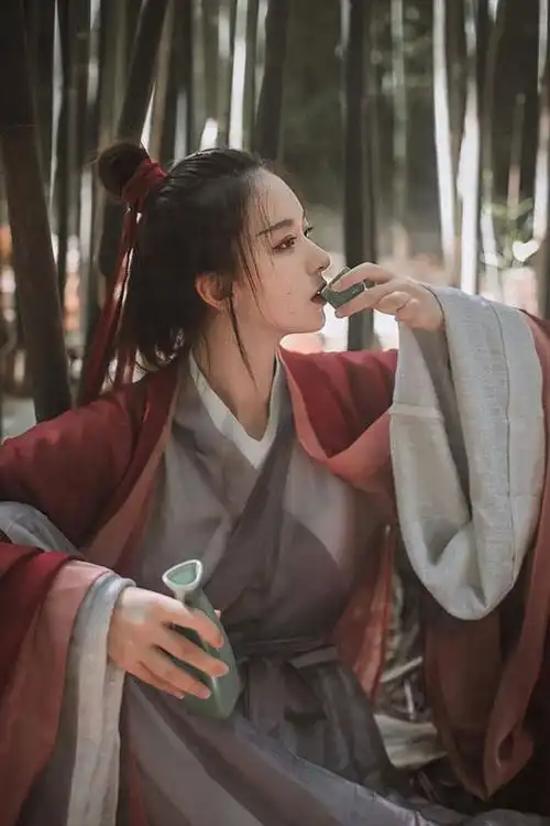 十二星座女古装饮酒挑战白羊霸道狮子洒脱这个星座却成酒鬼