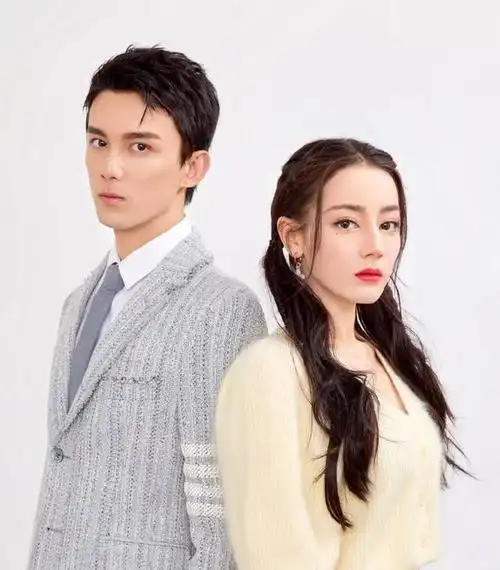 组图:歌隼售后好甜!迪丽热巴吴磊现代装同框拍写真般配养眼