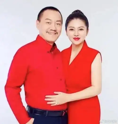 52岁雪村老婆罕露面身材臃肿认不出结婚13年却恩爱如初