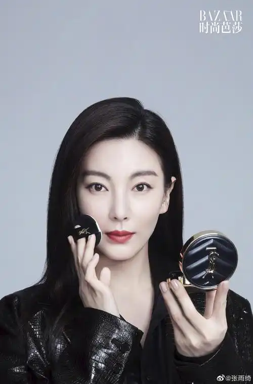 张雨绮,虽然她的双眼皮好像是做的,但我看她之前的照片眼型也是这样