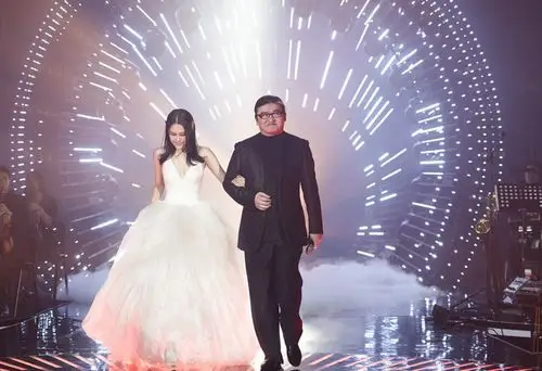 细数袁娅维在《歌手》舞台上美翻了的吸睛造型!