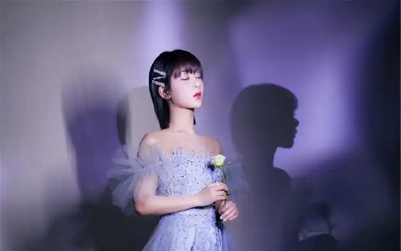 杨紫拍新片路透照曝光,脸蛋很美但多个造型都一言难尽_哔哩哔哩_bili