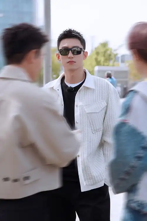 黄景瑜说今晚来极限挑战治愈烦恼