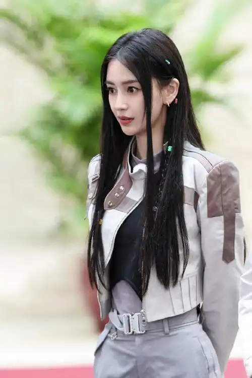 杨颖奔跑吧编发造型剧照