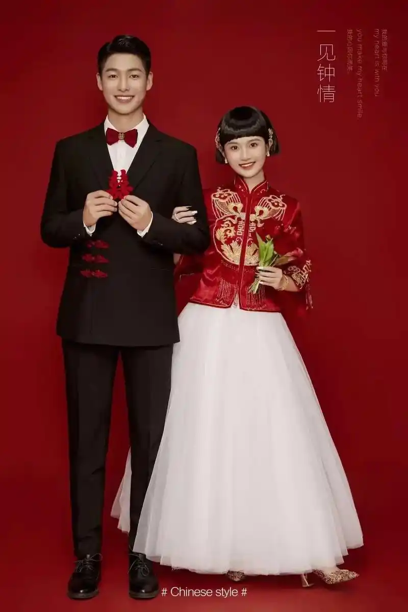 济宁23年婚纱照古装秀禾推荐.中式婚纱照!不被定义的氛围感婚 - 抖音