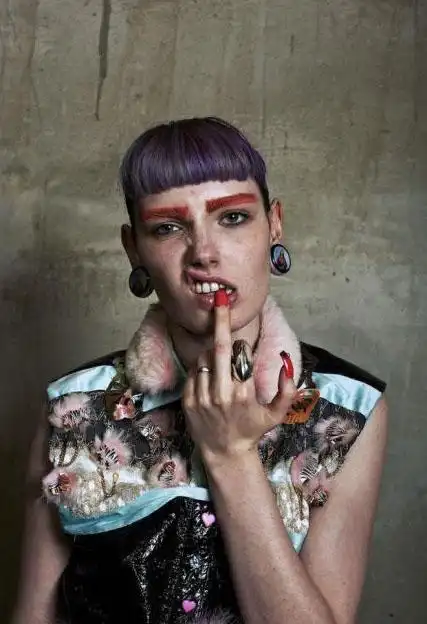 renpin,在中国,说脏话的就是没素质,打人的就是臭