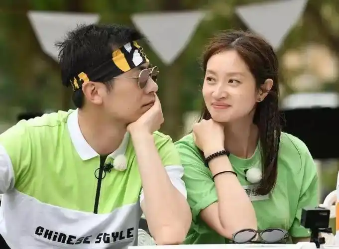 67沈佳妮个人资料简介(朱亚文与老婆沈佳妮结婚多年恩爱如初)