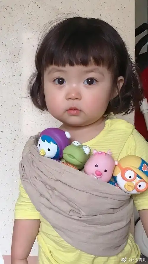 罗熙壁纸 人类幼崽真是太可爱了简直就是一个萌萌的小团子呀#萌娃表情