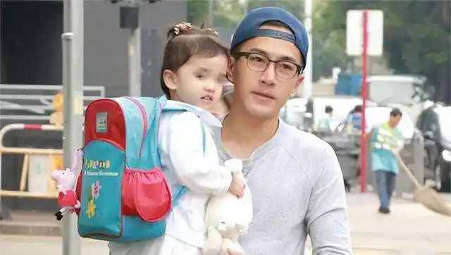 港媒曝刘恺威女友李晓峰怀孕两月,杨幂赴港欲要回小糯米的抚养权_孩子